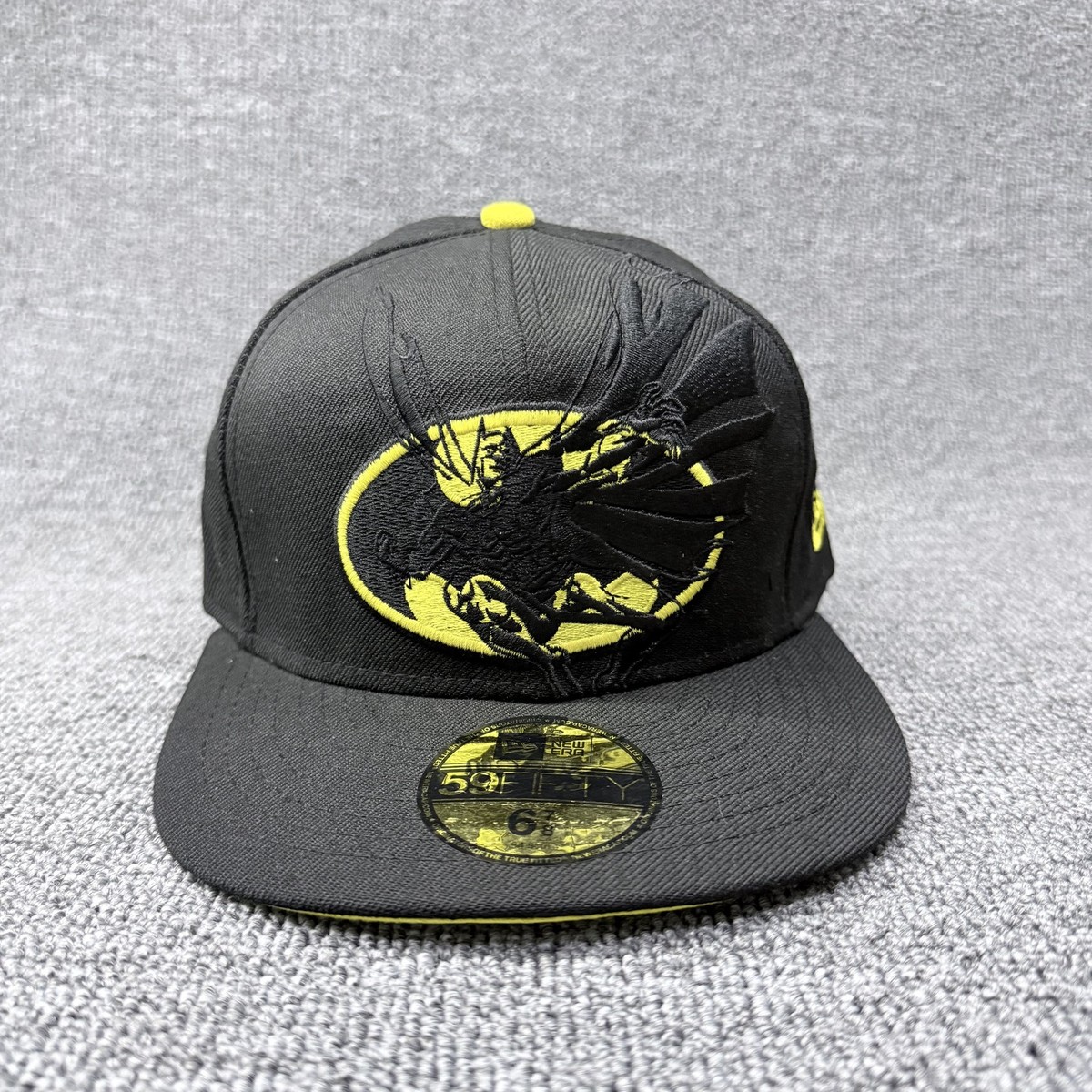 New Era 59FIFTY Batman DC Comics Fitted Hat 6 7/8 Black Yellow Underbrim