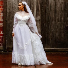 Vintage Victorian Wedding Dress High Neck Long Sleeves Tiered Ruffles Bride Gown