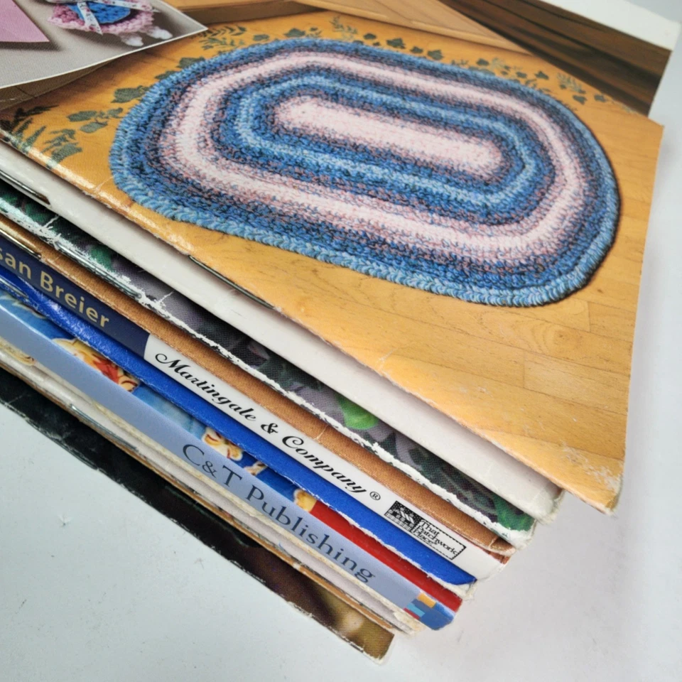 Lot of 12 Vintage Cross Stitch, Quilting, Crochet Pattern Books – Leisure Arts - Image 4 of 4