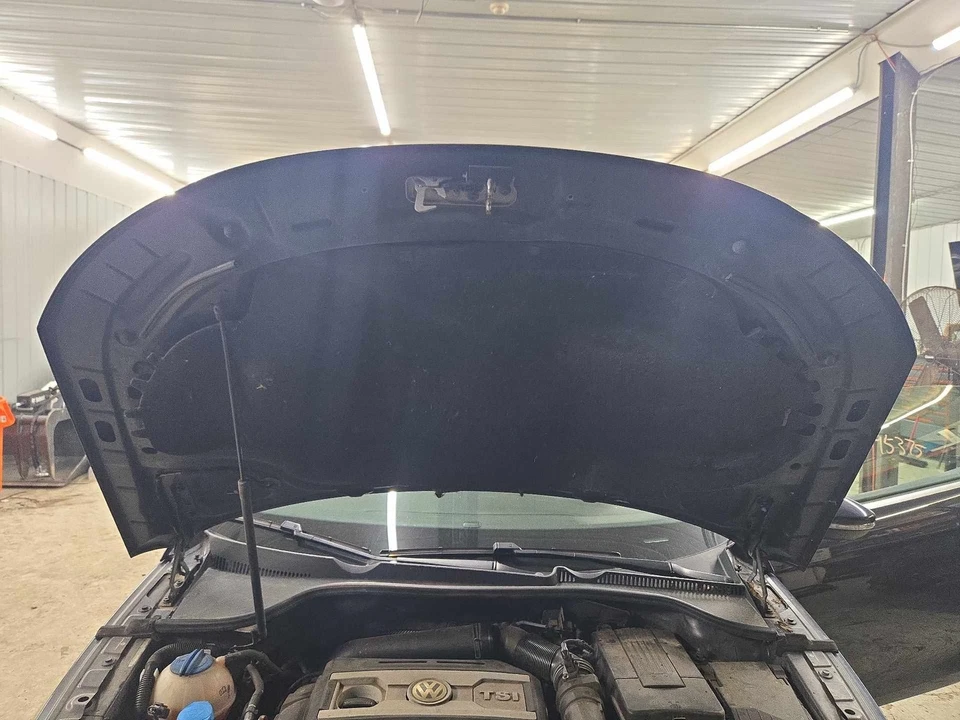 Hood VW EOS 07 08 09 10 11 12 13 14 15 16 - Image 2 of 4