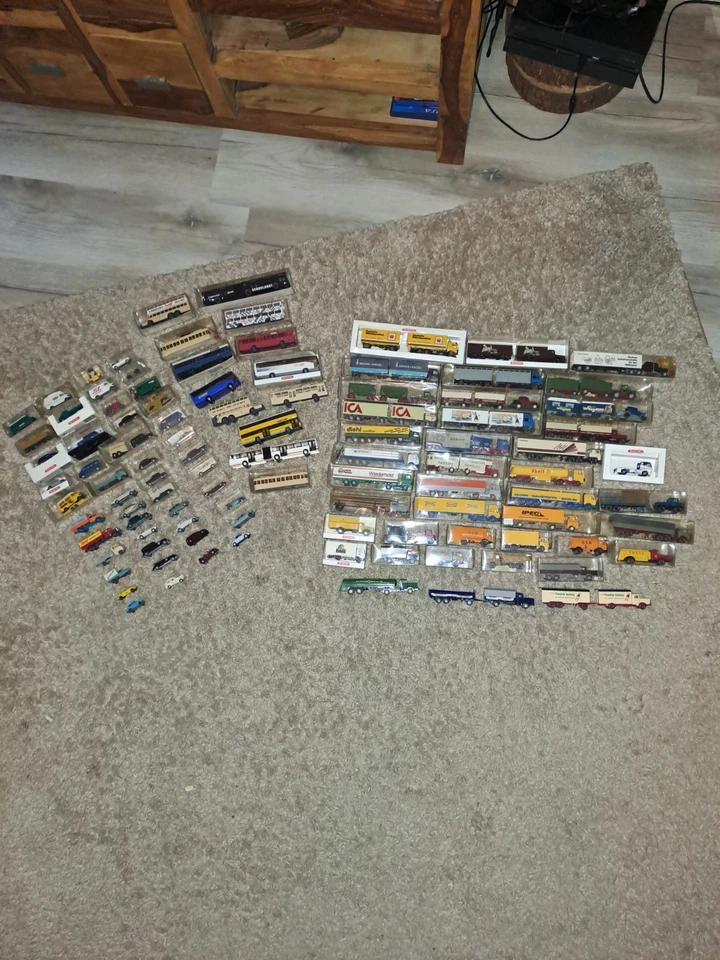 Wiking 1:87, LKW, Pkw, Bus, u.v.a. Konvolut, fast alle in OVP, insg. 101 Modelle