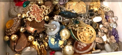 Vintage Costume Jewelry Mixed Lot Brooches, Earrings, Necklaces & Rings