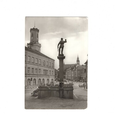 AK Ansichtskarte Schneeberg / Erzgebirge / Rathaus und Bergmannsbrunnen
