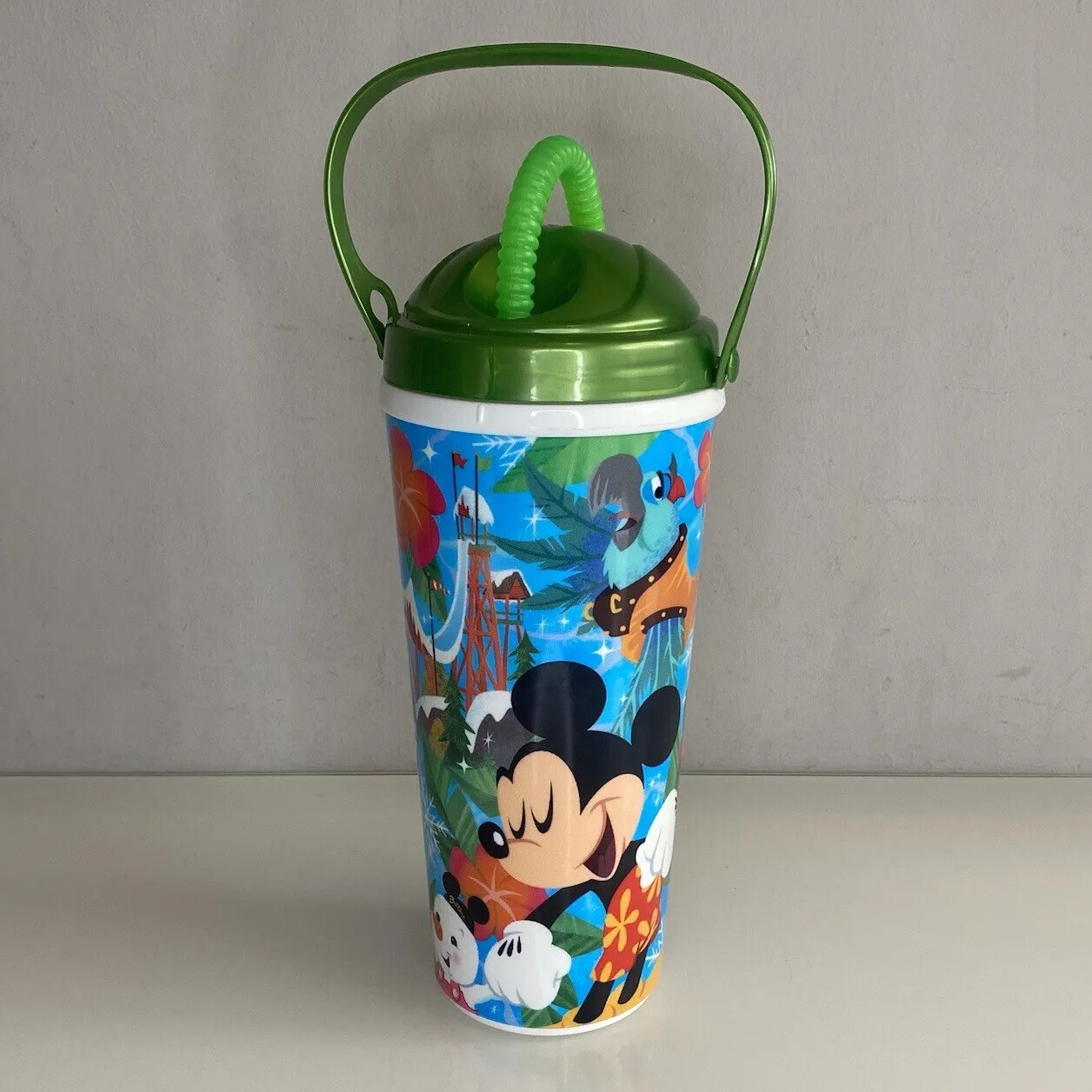 Walt Disney World Refillable water park/ Resort  Mug Cup Lid Straw 24oz Bottle
