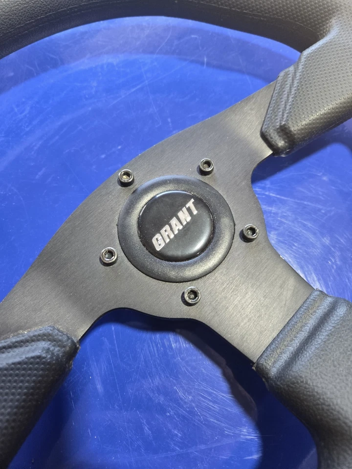 Volante de alumínio Grant 689 Performance/Race Series - Imagem 3 de 4