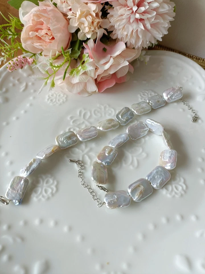 Einzigartiges Armband aus weißen Quadraten Barock-Perlen  mit Verlängerung  - Bild 3 von 4