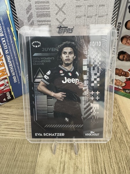EVA SCHATZER /10 TOPPS KNOCKOUT 2025/2026 JUVENTUS
