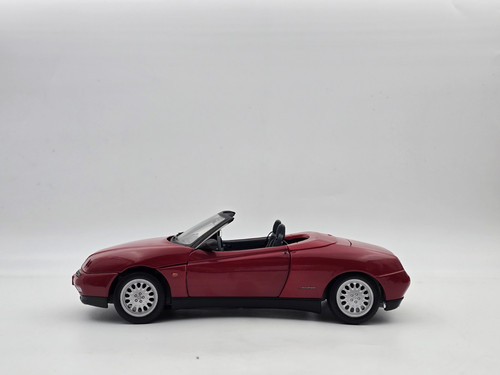1/18 Maisto 1995 Alfa Romeo Spider Red Diecast As Is