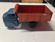 Vintage 1940s 10" Wyandotte Dump Truck, Dumper, Pressed Steel, " Red, Blue