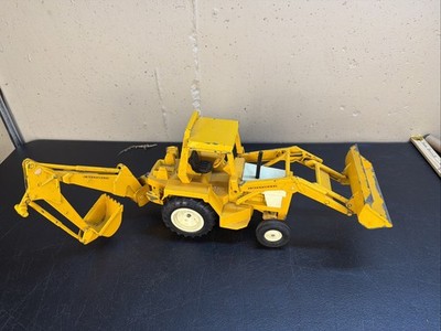 Ertl Diecast International Harvester Backhoe Loader Tractor/#472/1:16 SOLID PICE
