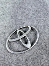 2001-2004 Toyota Sequoia 2000-2002 Tundra Front Grille Emblem Grill Chrome OEM