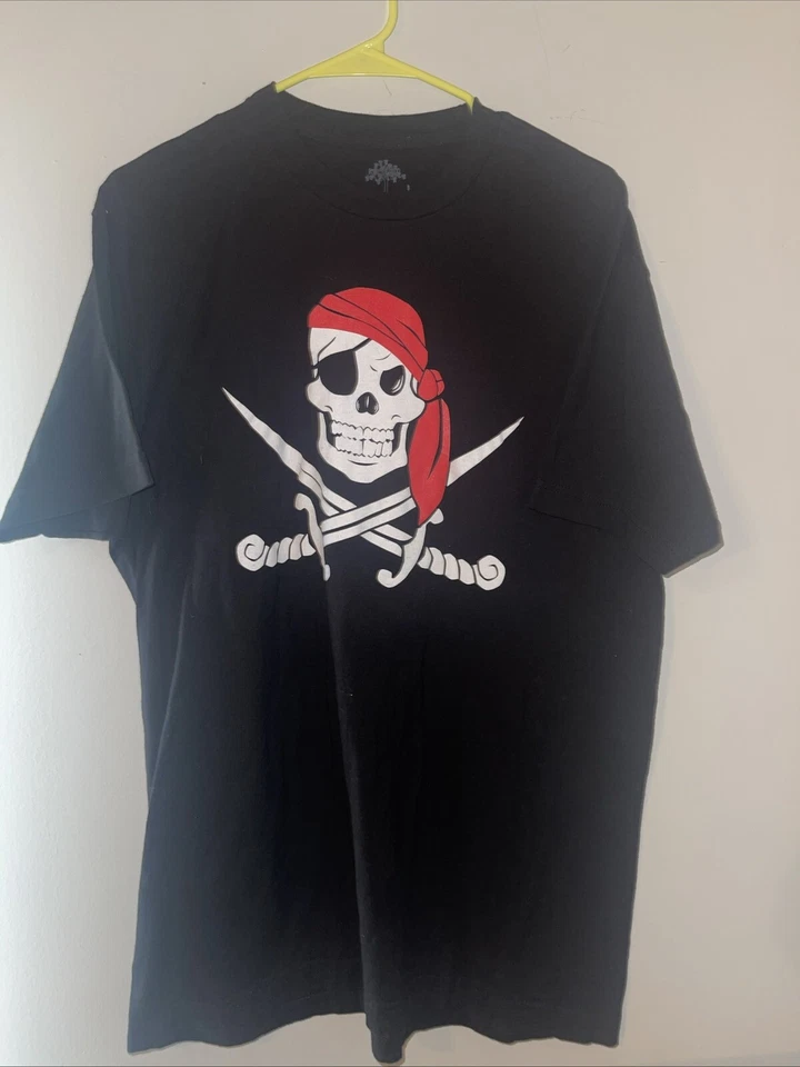 Camiseta para niño negra talla L pirata calavera espadas cuello redondo manga corta camiseta informal Foto 2 de 4