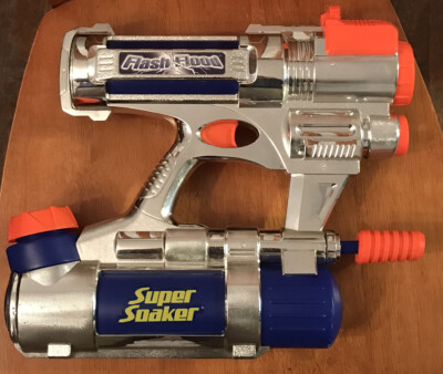 RARE CHROME SILVER COLOR Hasbro 2004 Flash Flood Super Soaker TESTED Shiny Bling