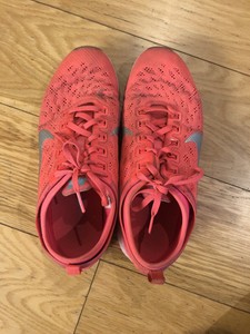 womens hot pink nike shoes