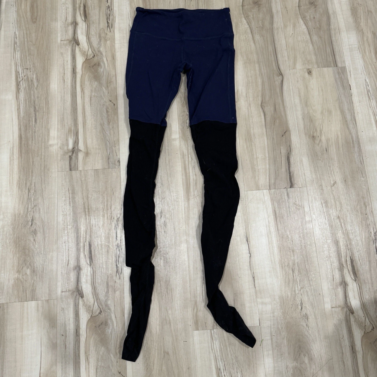 alo-yoga goddess ruched ribbed two-tone color-block stretch knit leggings