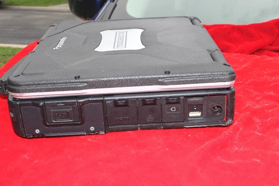 VINILO NEGRO RHINO Panasonic CF-31 i5 MARK1 / 6GB / 256GB SSD/Win 7 Pro 64BIT/  Foto 3 de 4