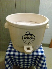 alter dekorativer Wecktopf für den Garten