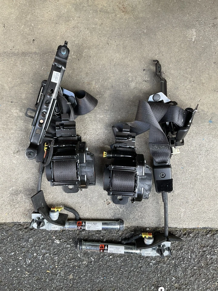 Cinturones de seguridad Chevy Traverse GMC Acadia - delanteros ambos lados - 2011-2017 color negro Foto 2 de 4