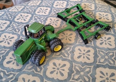 Ertl John Deere 8850 Tractor And John Deere Disk