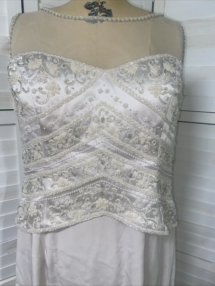 Vestido Cameron Blake by Mon Cheri Madre de la Novia Beige Off White Talla 14 Foto 2 de 4