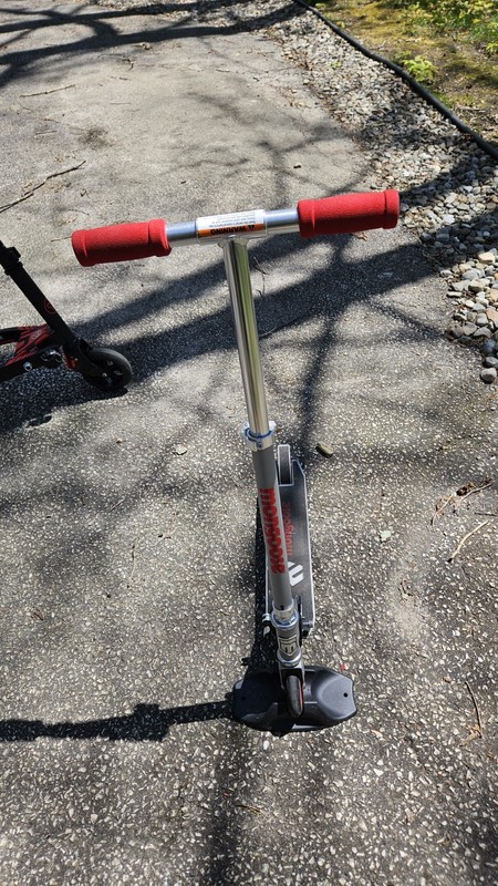 Mongoose Force 1.0 Folding Kick Scooter 95mm Wheels, up to 176lb Silver NIB