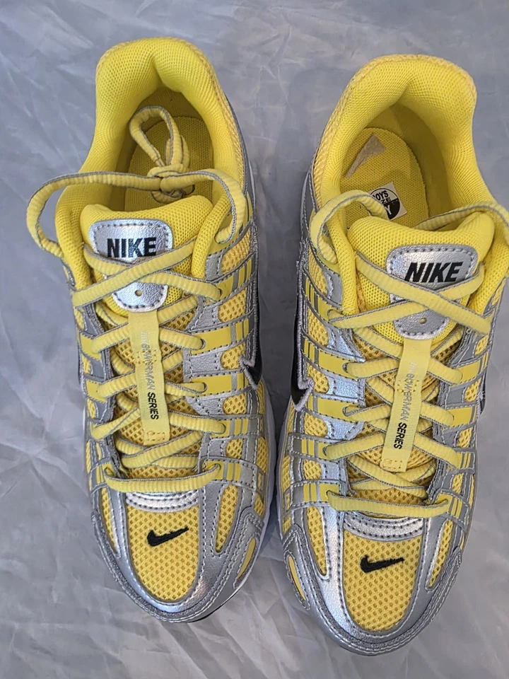 Sapato Nike P-6000 Lightning prata metálica GS tamanho 4Y amarelo HV5064-701 novo com etiquetas - Imagem 3 de 4