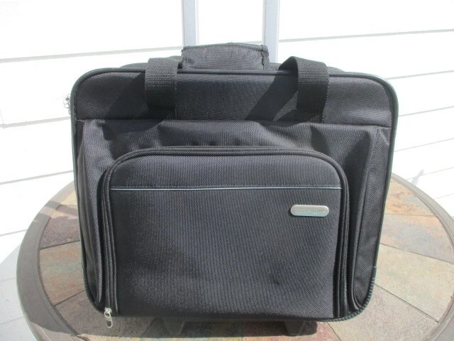 Estuche con ruedas para portátil Targus con mango extensible - se adapta a portátil de 17" - negro Foto 2 de 4