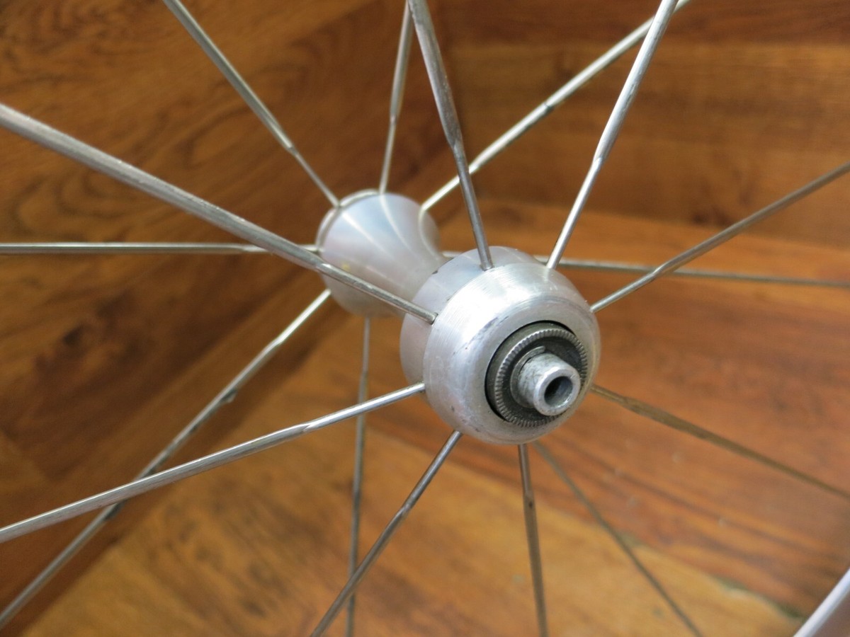 VINTAGE MAVIC COSMIC AERO 700c CLINCHER FRONT WHEEL - SILVER VINTAGE MAVIC COSMIC AERO 700c CLINCHER FRONT WHEEL - SILVER