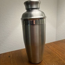 Stainless Steel Cocktail Shaker Barware .75 Lt/25 oz Classic Leak Proof Cap