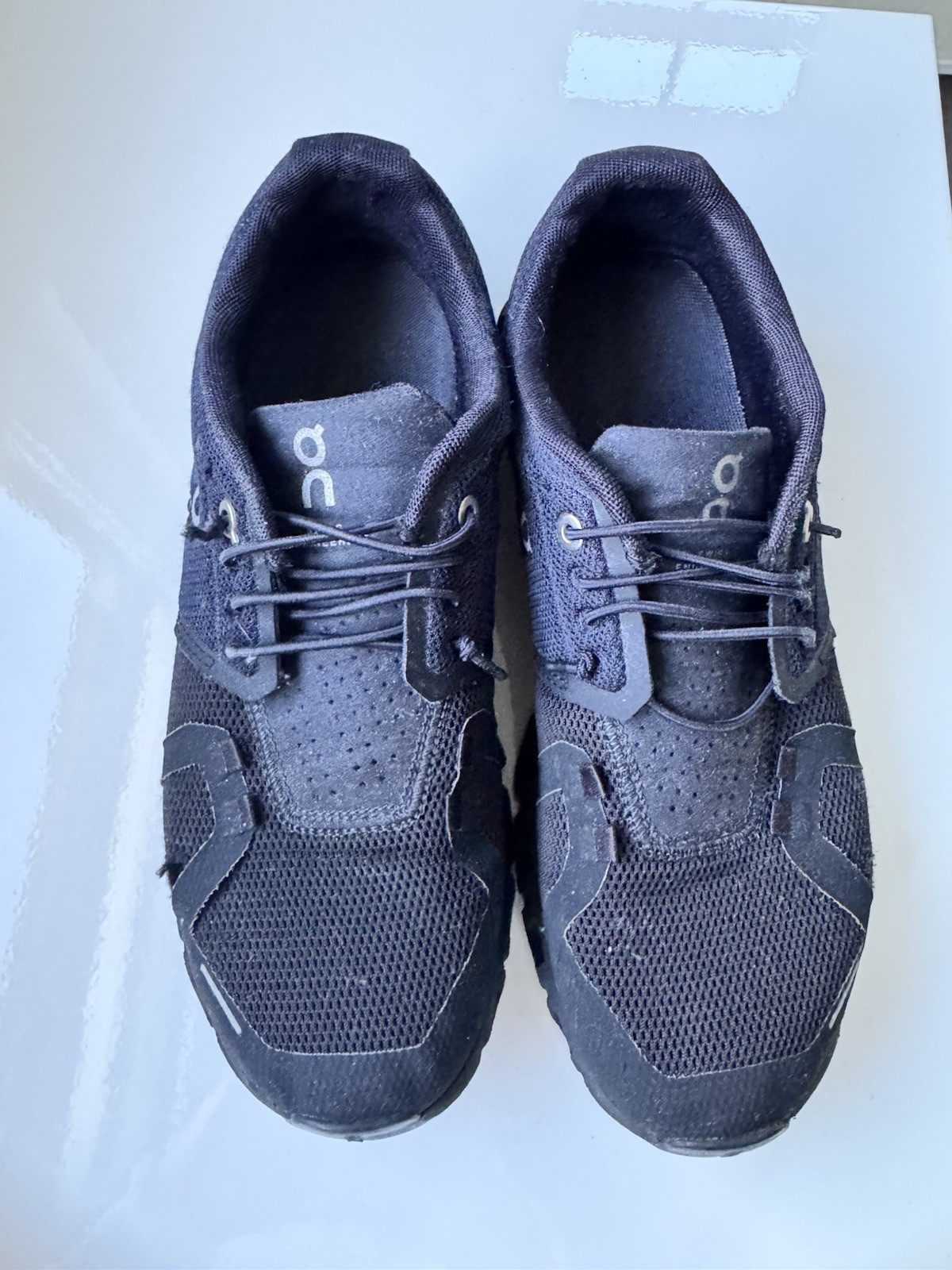 On Sneaker - image 1