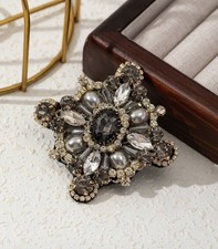 Vintage Style Elegant Brooch Crystal Design for Party Style Accessory Gift