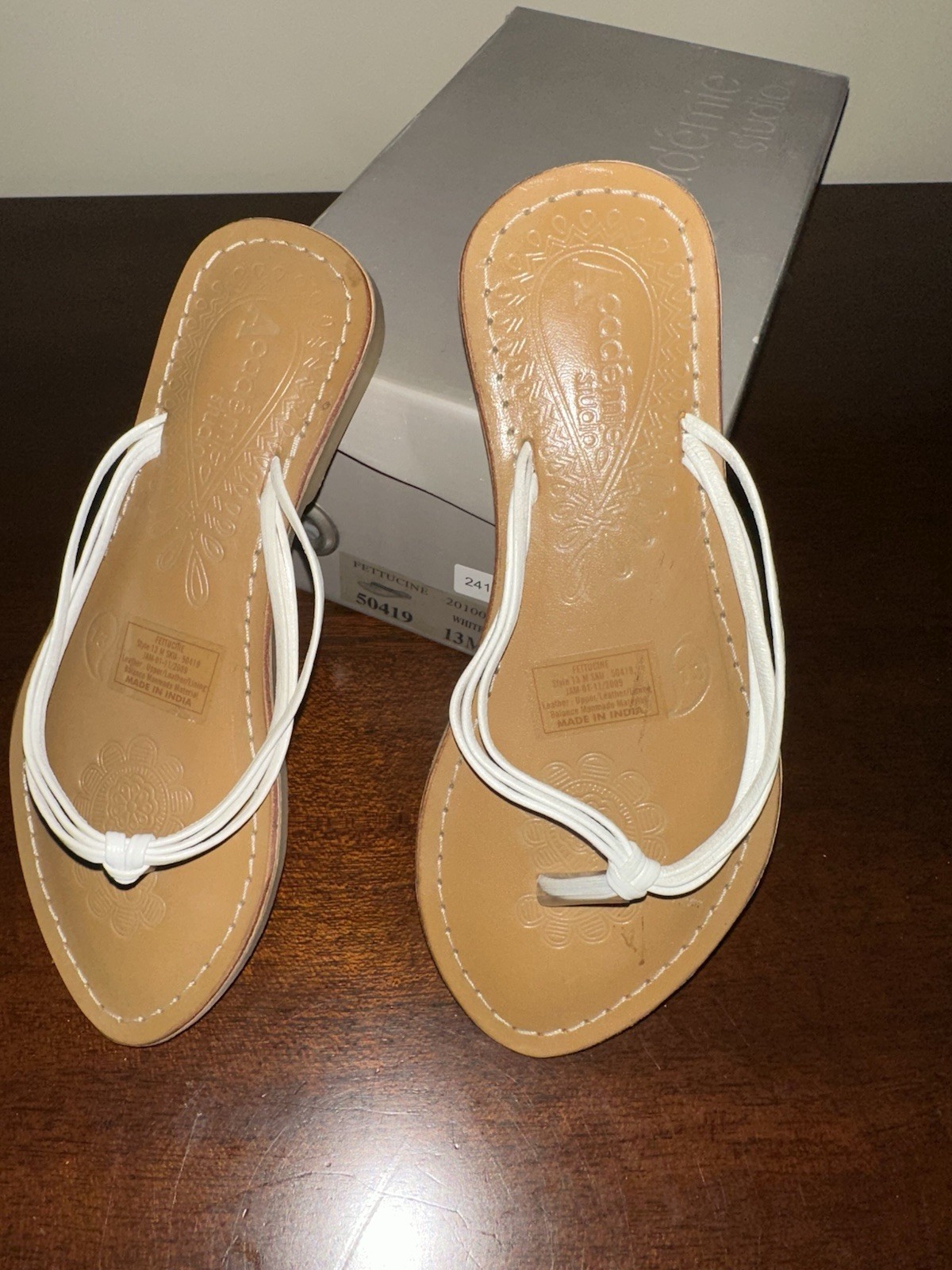 APL Infradito in pelle bianca nuove con scatola 13 di Academie Studio