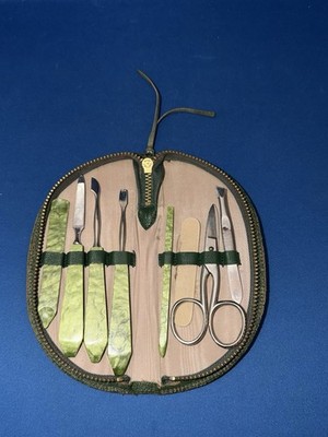 VINTAGE ART DECO DEUTSCHES REISE MANIKÜRE SET MARMORIERT GRÜN BAKELIT GRIFFE