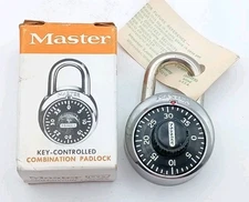 Master Lock Combination Lock Padlock 1525 Black with Combination Card and Box