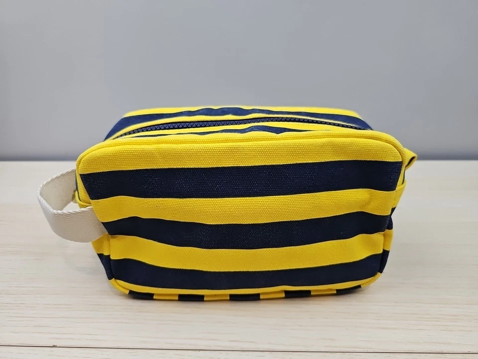 Kit doble a rayas de rugby: blazers de remo x objetivo bolsa de artículos de tocador de rugby con puntas de viaje Foto 3 de 4