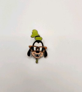 Disney Nerds Rock Pin; Goofy with Glasses 2012