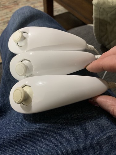 Genuine Nintendo Wii White Nunchuck Controllers, Set of 3. - Picture 2 of 3