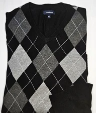 Mens Croft & Barrow Black Argyle Vee Neck Sweater Size Large - NICE