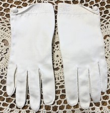 vtg 1950s Cream stitched Gloves w/ Crocheted detail  Button washable Small