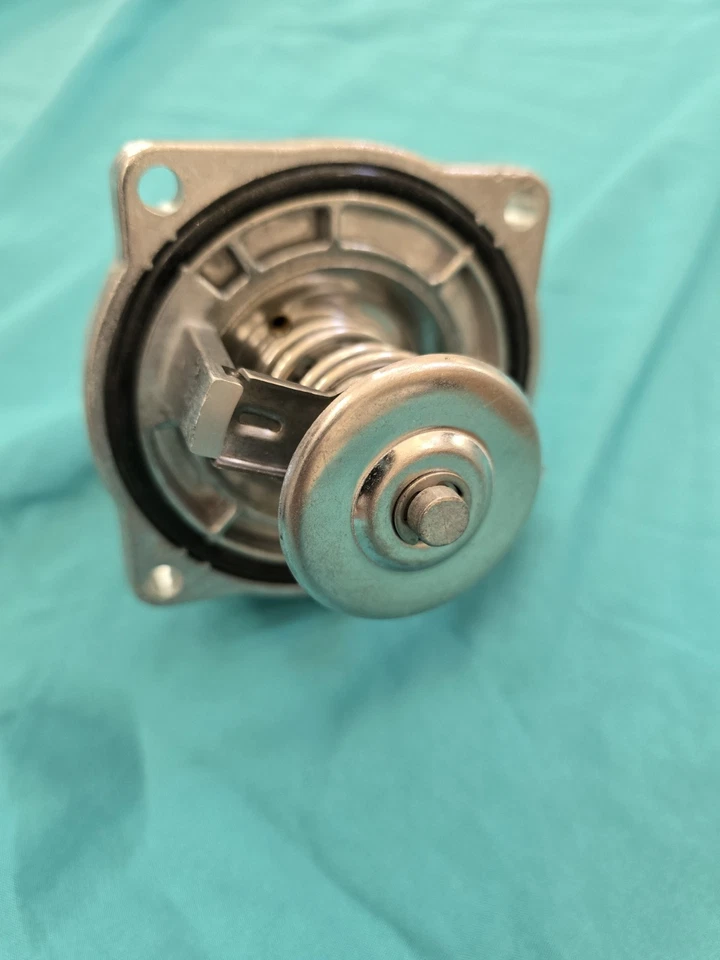 TERMOSTATO HAMBURG TECHNIC BMW 4.4L E39 540I, 740I, 740IL, X5 Y LANDROVER Foto 2 de 4