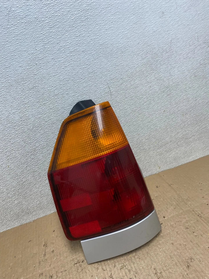 Lanterna traseira lateral esquerda driver Lh 2002 a 2009 GMC Envoy fabricante de equipamento original T7955 DW - Imagem 3 de 4