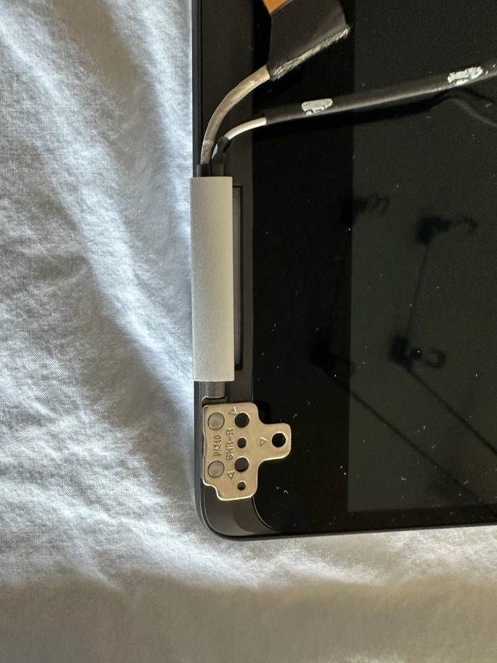 DELL XPS 15 9575 15.6 UHD PANTALLA TÁCTIL BRILLANTE LCD MONTAJE VKTR1 0VKTR1 H1 Foto 4 de 4