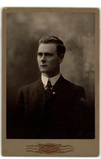 Cabinet Card Circa 1890s Thompson Handsome Man In Suit Brooklyn NY