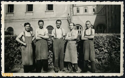 shirtless strong boys, workers in aprons, gay int., unusual, Vintage fine art Ph - Afbeelding 1 van 4