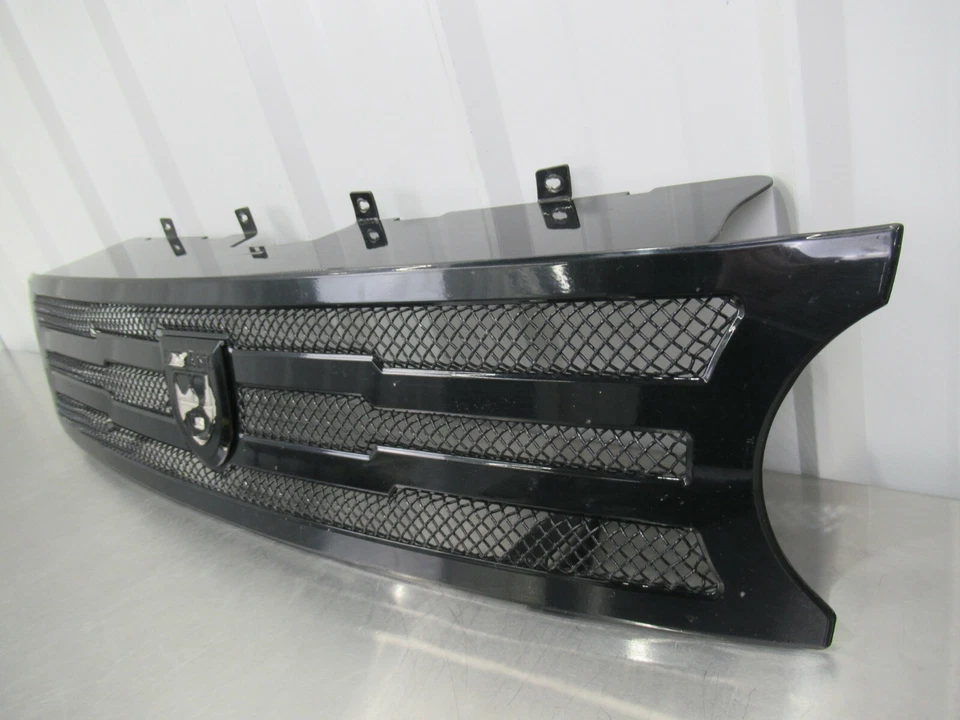 T072W 2011 11 RANGE ROVER SPORT LEXANI FRONT & FENDER GRILL SET USED - Imagem 2 de 4