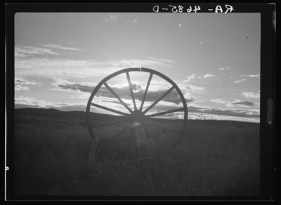 8'' x 10'' Photo 1936 The sun sets on a broken wagon wheel