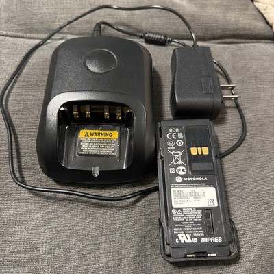 1 USED Motorola NNTN8560A 7.4V 2900mAh Li-Ion Battery with Charger!