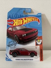 Hot Wheels '18 Dodge Challenger SRT Demon red Muscle Mania