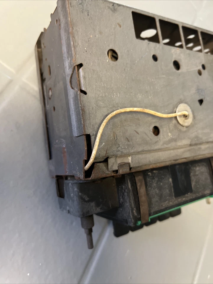 Radio A/m vintage 1969 Camaro Stock OEM original estéreo de fábrica como está raro Foto 3 de 4