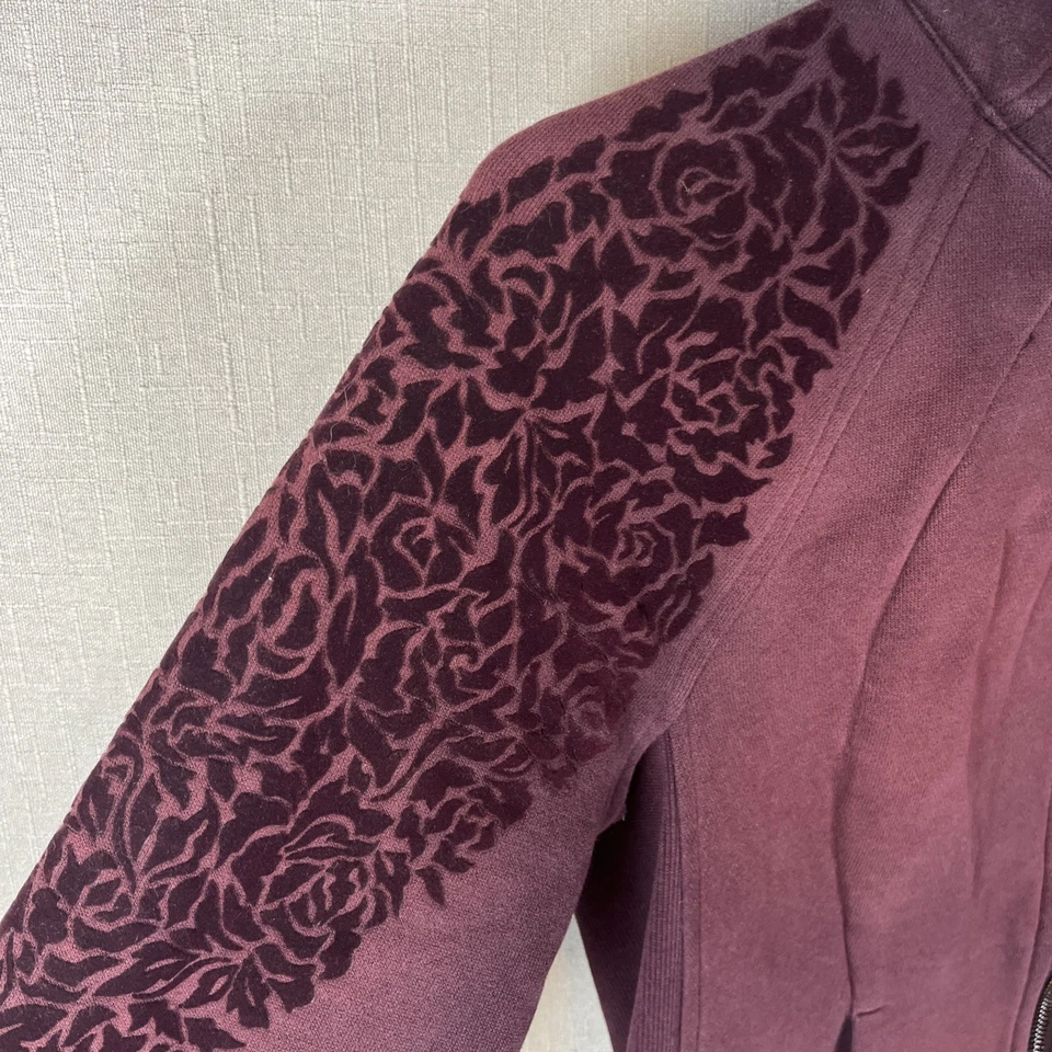 Sudadera con Capucha de Buceo Lululemon Floral Flock Para Mujer Talla 4 Ciruela Púrpura Cremallera Completa Terciopelo Foto 4 de 4